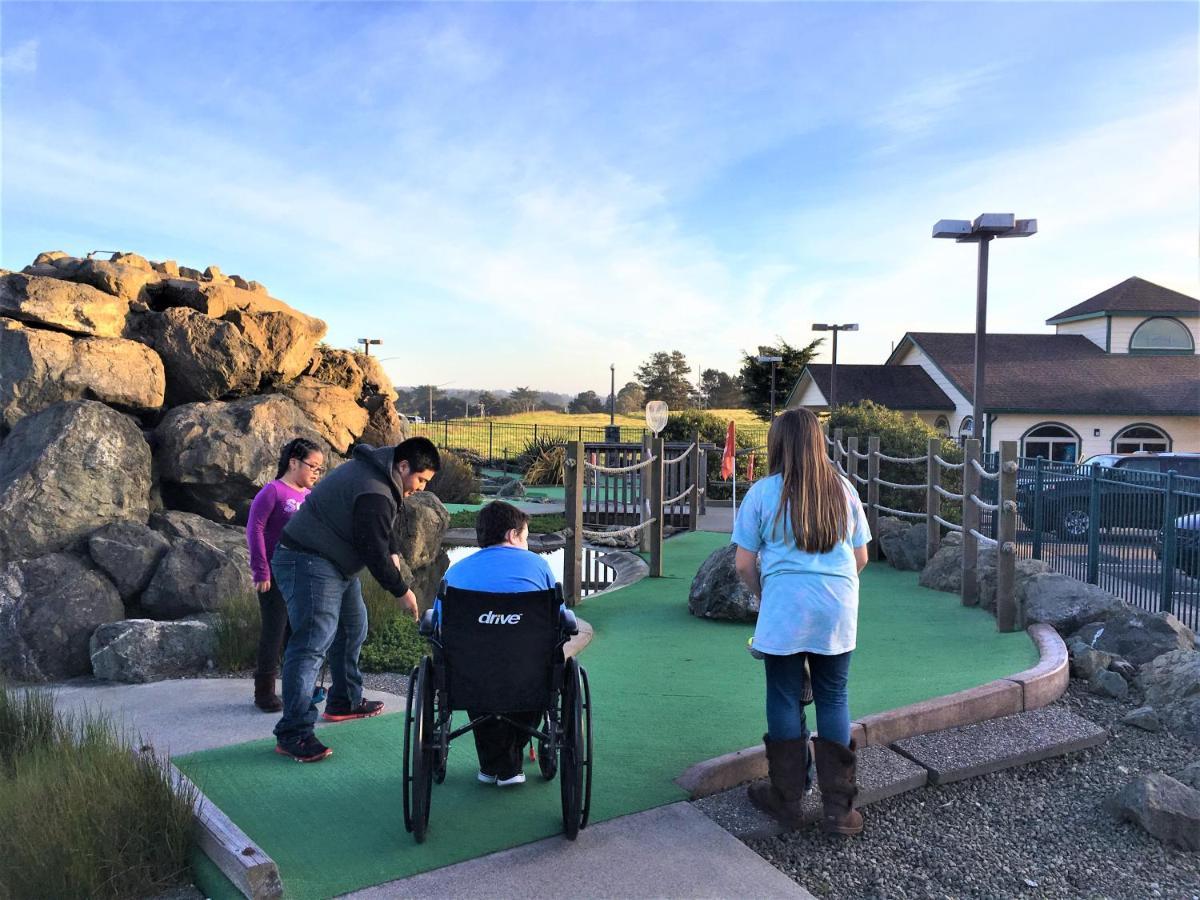 Emerald Dolphin Inn&Mini Golf Fort Bragg Exterior foto