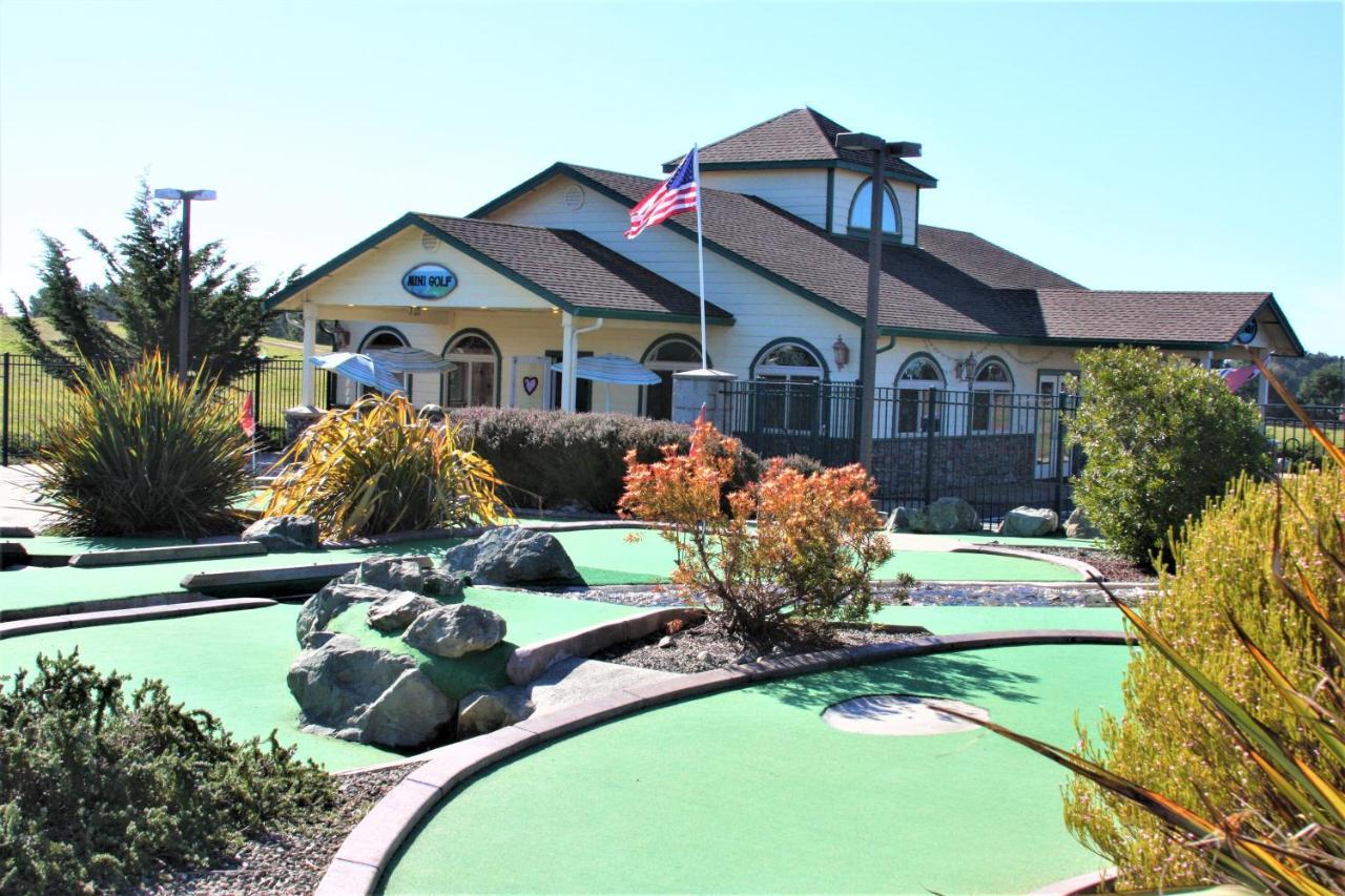 Emerald Dolphin Inn&Mini Golf Fort Bragg Exterior foto
