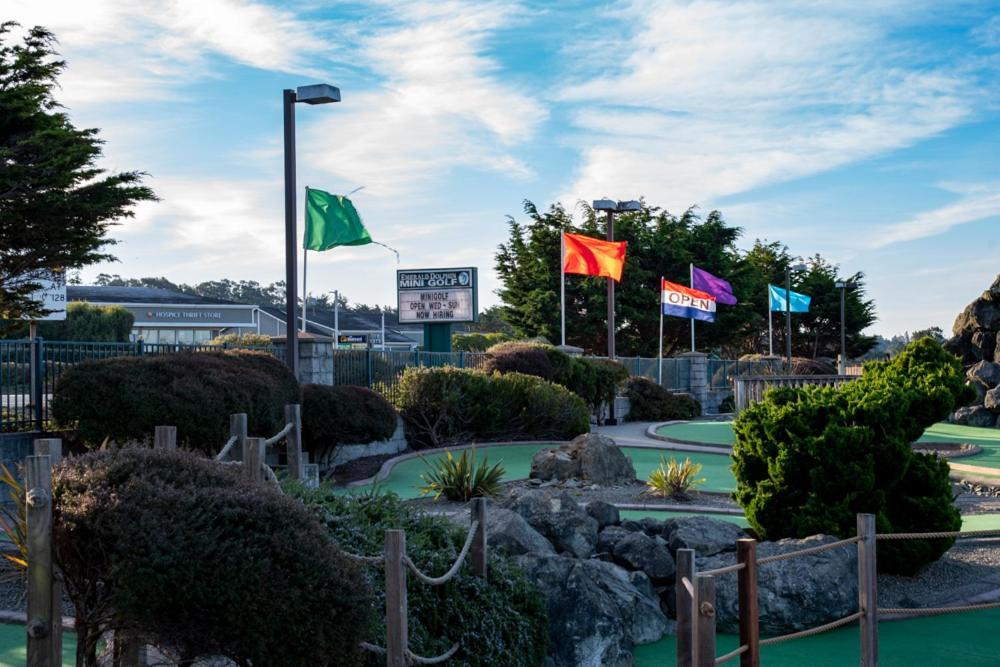 Emerald Dolphin Inn&Mini Golf Fort Bragg Exterior foto