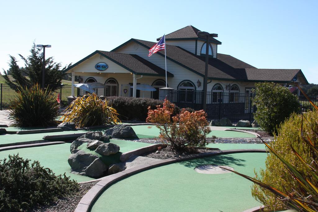 Emerald Dolphin Inn&Mini Golf Fort Bragg Exterior foto